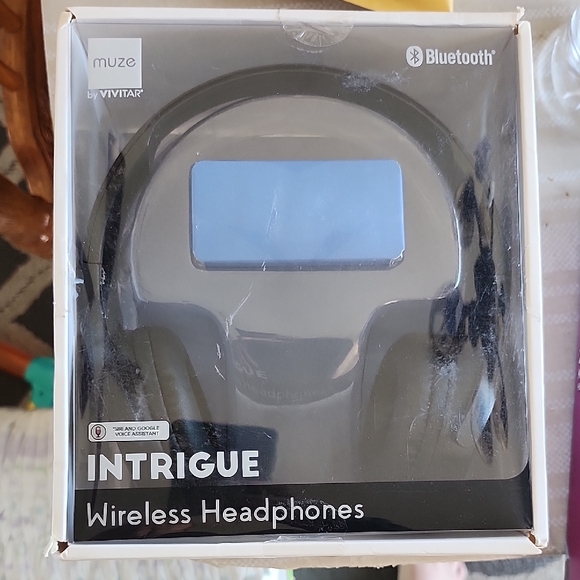 Vivitar Other - Vivitar Intrigue Wireless Over-Ear Headphones - Black